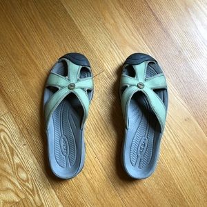 KEEN closed toe slides